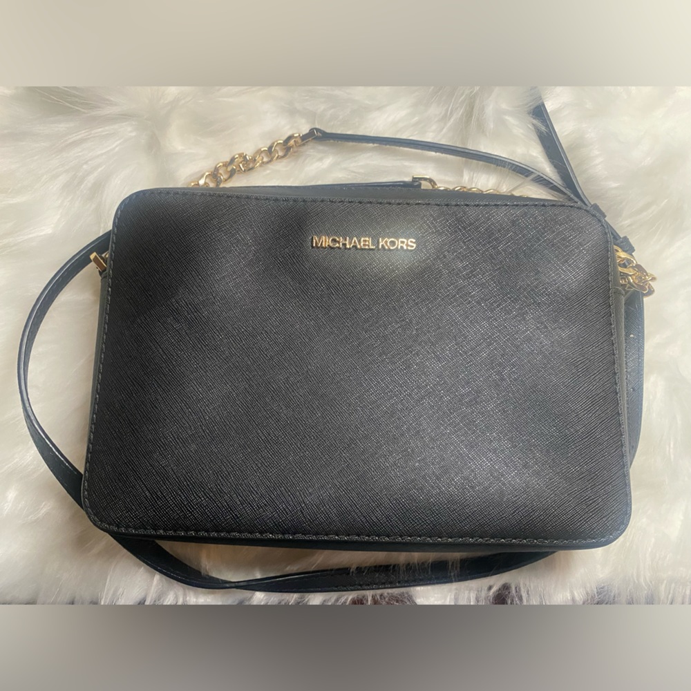 Micheal Kors Jet Set Large Saffiano Leather Purse In Black